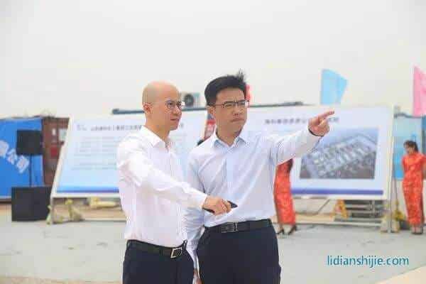圖為海科集團副總裁殷慶元(左)與海科集團特種化學品事業部副總經理馬立軍(右)