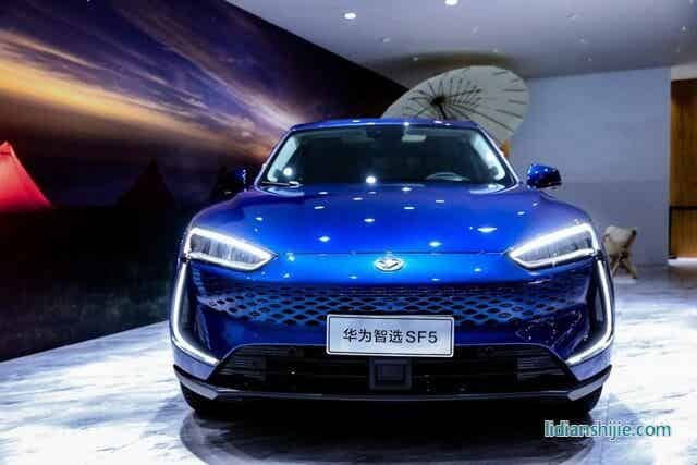 比亞迪靠汽車技術創新銷量暴漲，自動駕駛卻難助華為打開局面